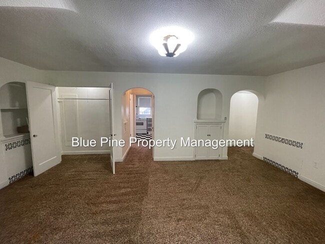 Building Photo - 302 12th St