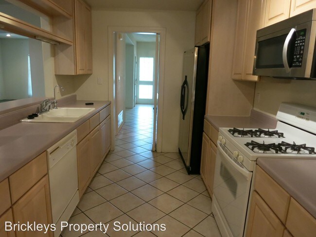 Building Photo - 376 Los Ranchos Rd NW