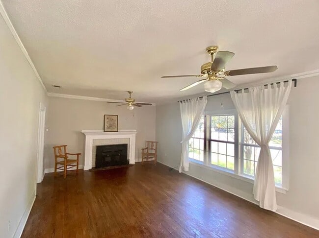 Foto del edificio - 409 Edgewater Rd