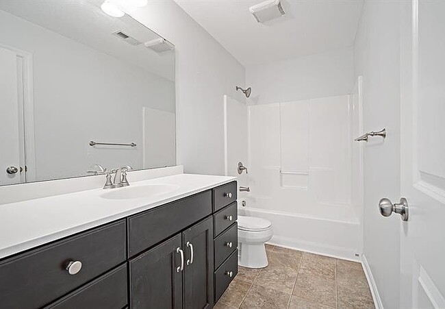 Building Photo - 832 Highpointe Cir