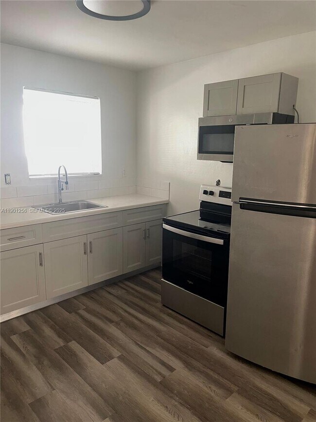 Foto del edificio - 3760 NW 13th Pl