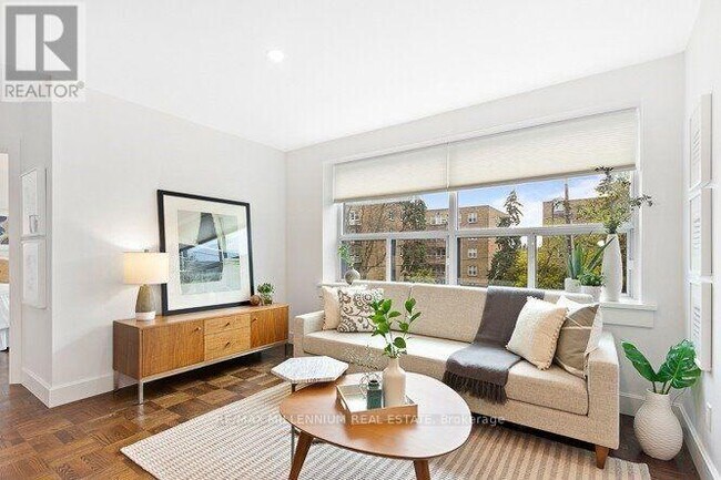 Photo du bâtiment - 2 Ridelle Ave