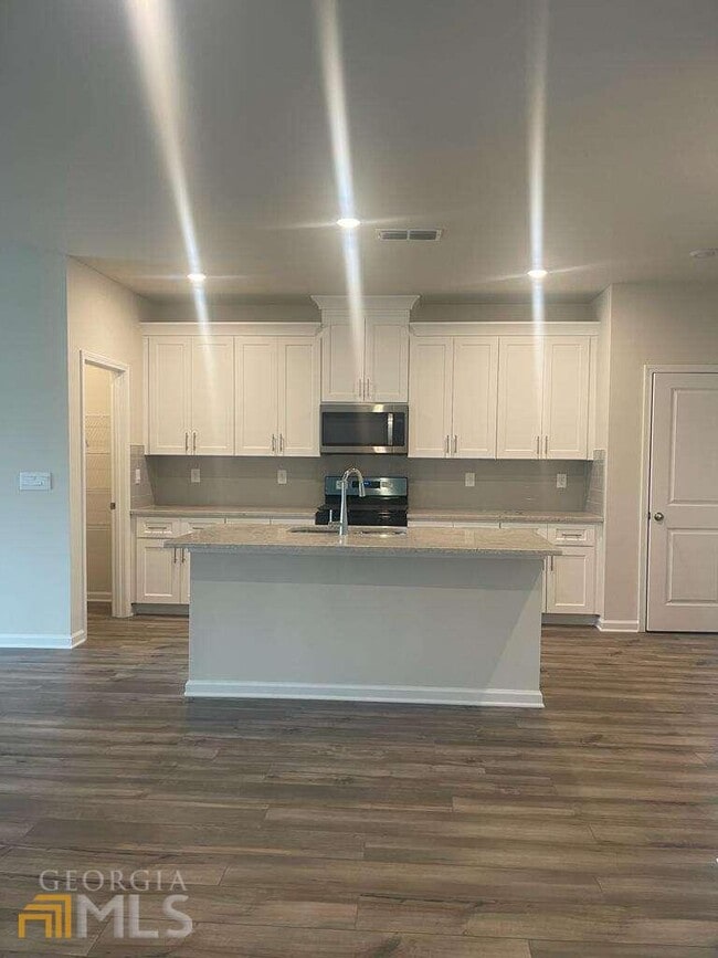 Building Photo - 987 Sunny Lk Dr