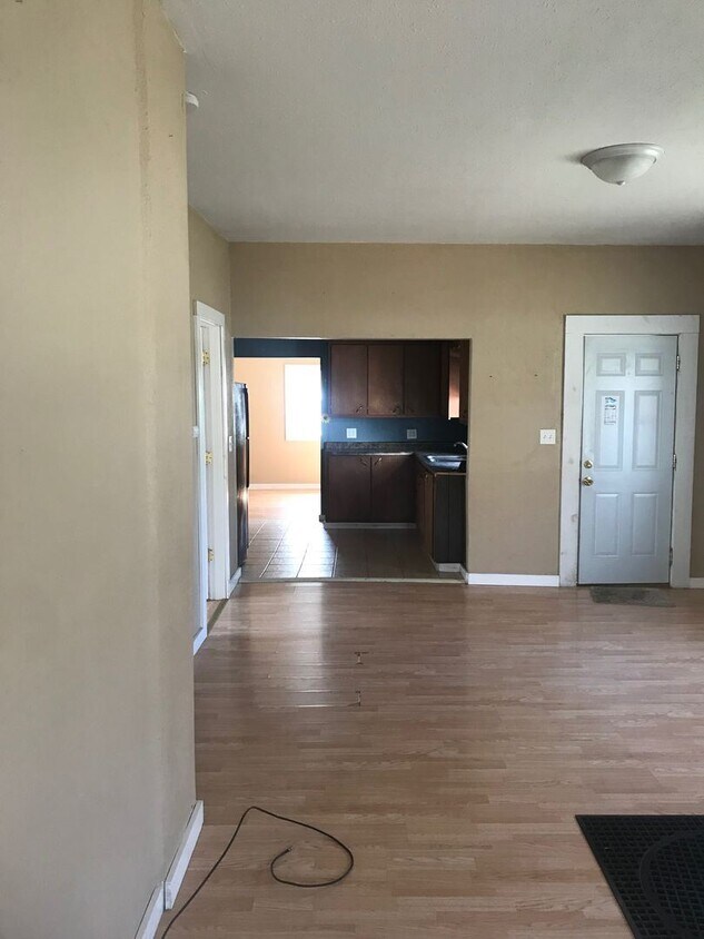 Building Photo - 2 br, 1 bath House - 105 3rd St
