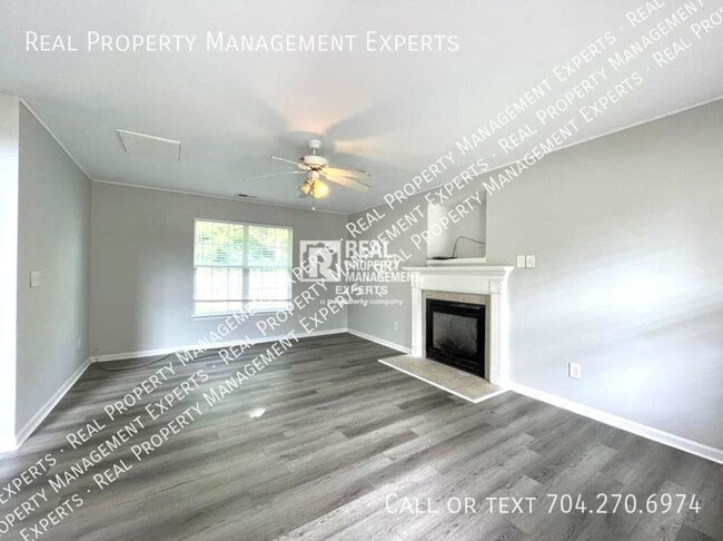 Foto del edificio - Charming 3 Bed/2.5 Bath Two Story Home!