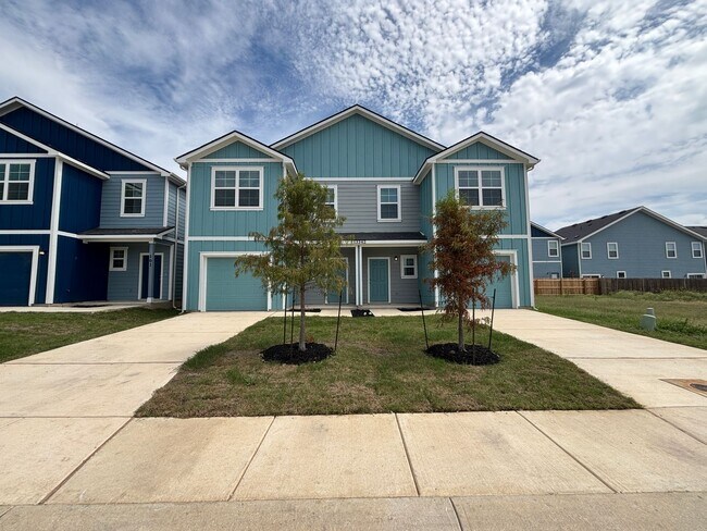 Foto del edificio - Brand New 3 Bd 2.5 Full Bath Townhouse Near UTSA & LaCantera