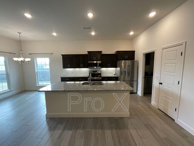 Foto del edificio - 806 Summerlyn Ln