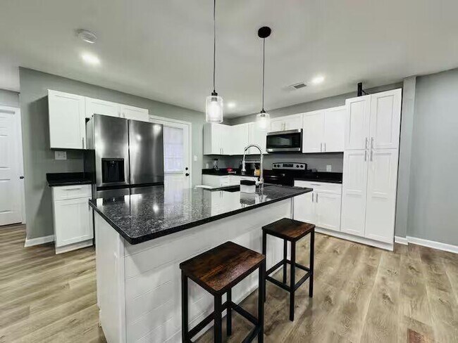 Foto del edificio - 500 Denham St