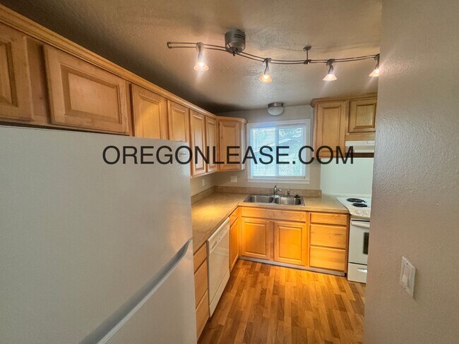Foto del edificio - 2 Bed one bath South Hills duplex