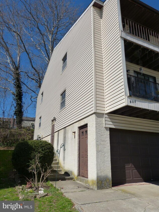 516 Gia Cir, Clifton Heights, PA 19018 Room for Rent in Clifton