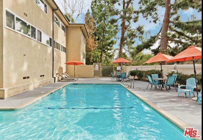 Large heated pool and spa - 11138 Aqua Vista St