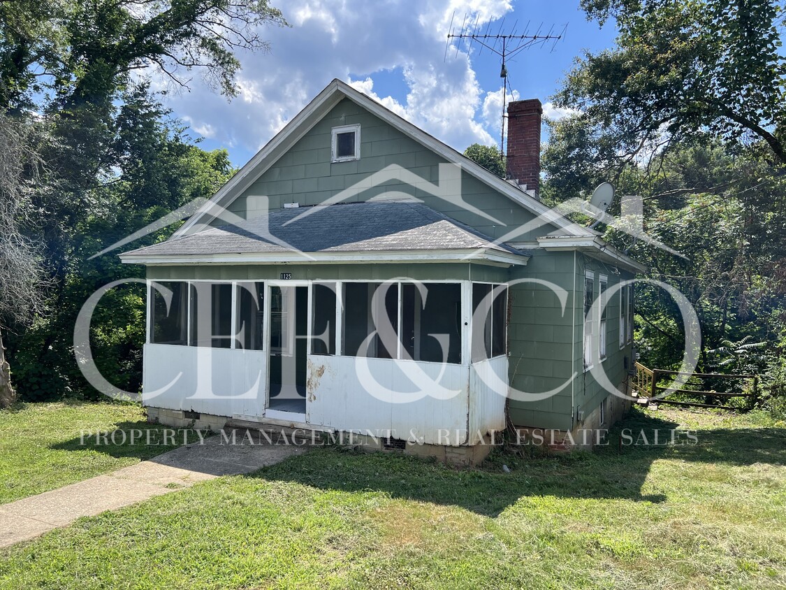 Primary Photo - 1125 Cleveland St