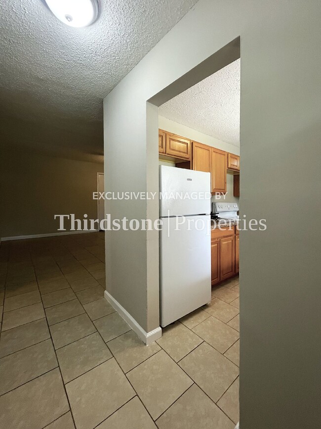 Building Photo - 7007 Red Robin Dr