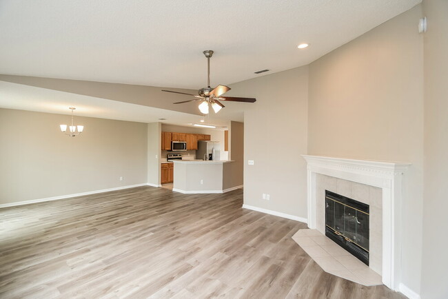 Building Photo - 732 Lake Geneva Dr
