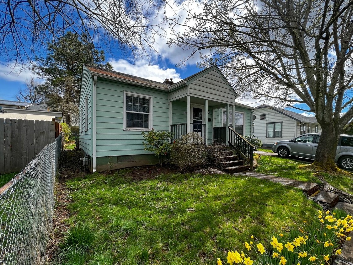 Primary Photo - 396 23rd St NE