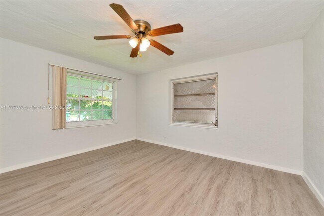 Foto del edificio - 6130 SW 32nd St