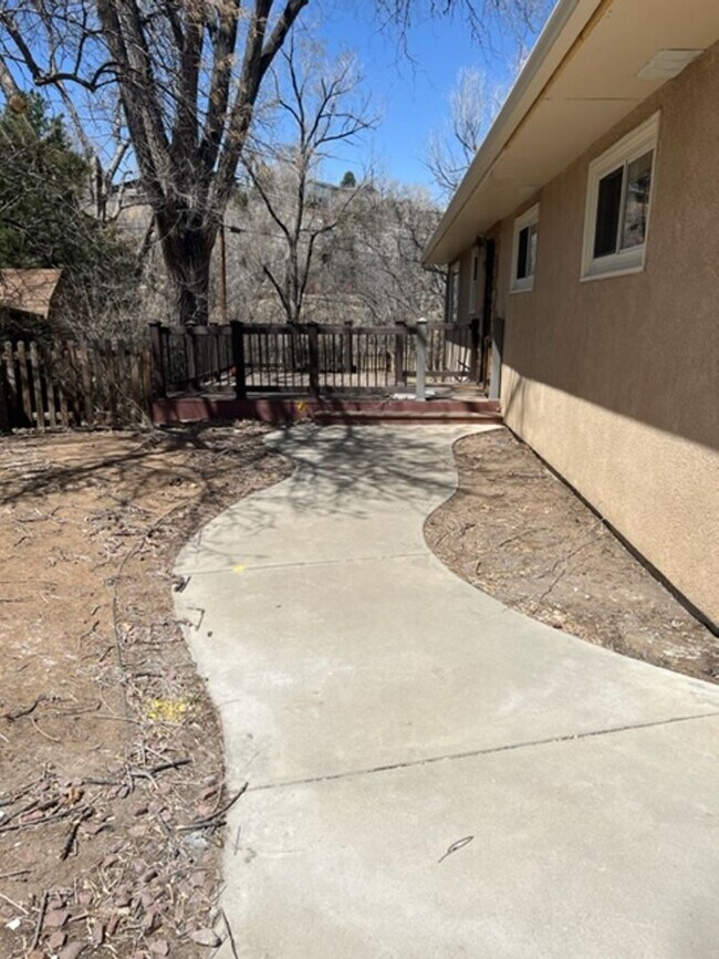 Foto del edificio - 4 BEDROOM HOME IN SKYWAY!!