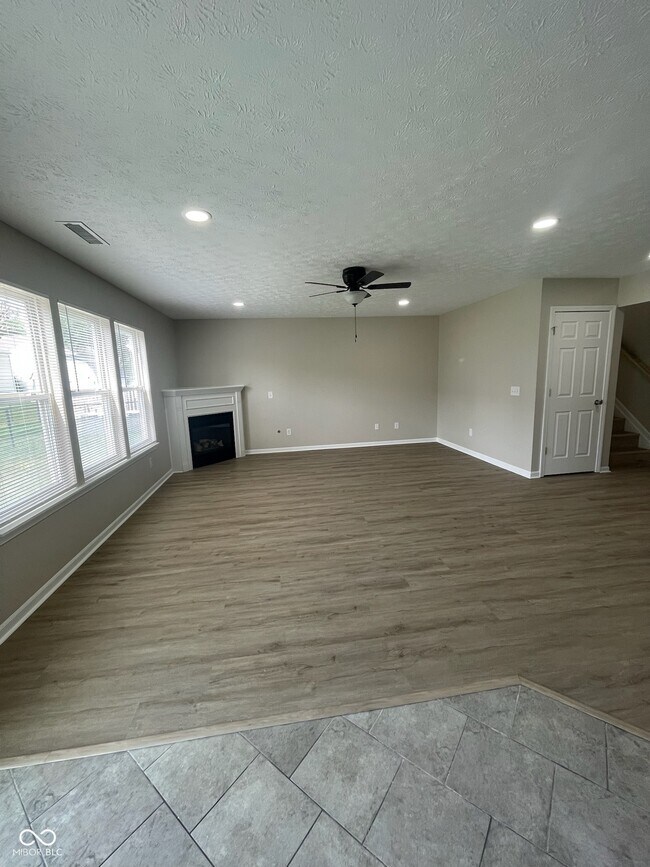 Foto del edificio - 6745 Ennis Way
