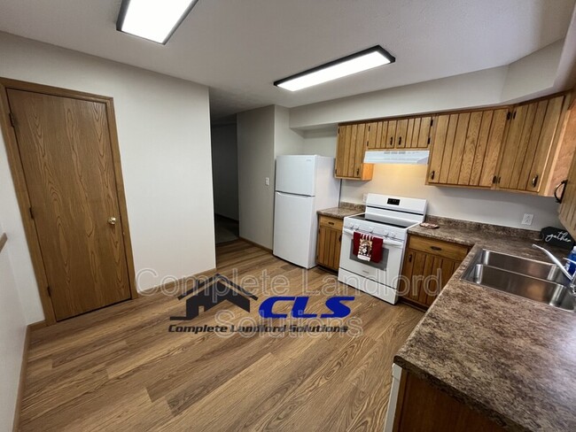 Building Photo - 1717 E Southern Manor Dr