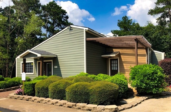Building Photo - Silvercreek Apartments
