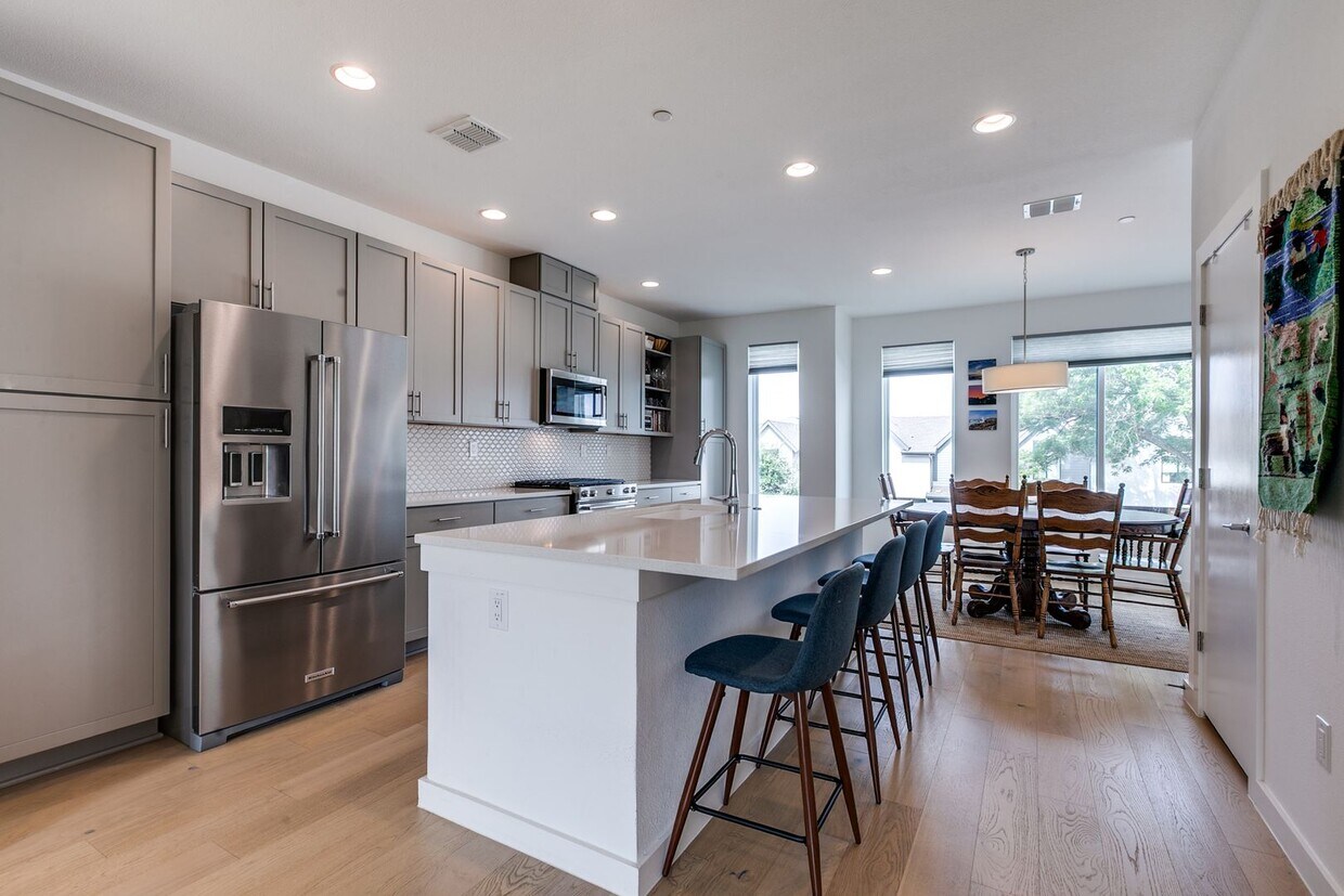 $500 off First Month's Rent*!!! - 102 Tendick St (San Antonio, TX)