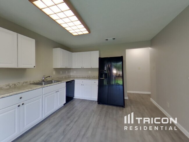 Foto del edificio - 8014 Chestnut Blue