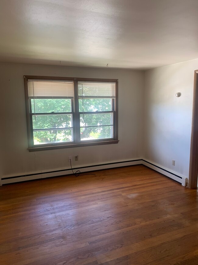 Living Room - 1319 Drake St