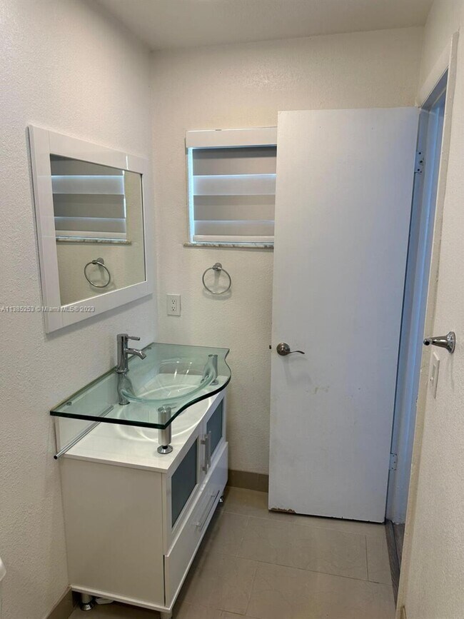 Building Photo - 19355 SW 127th Ct Miami, FL