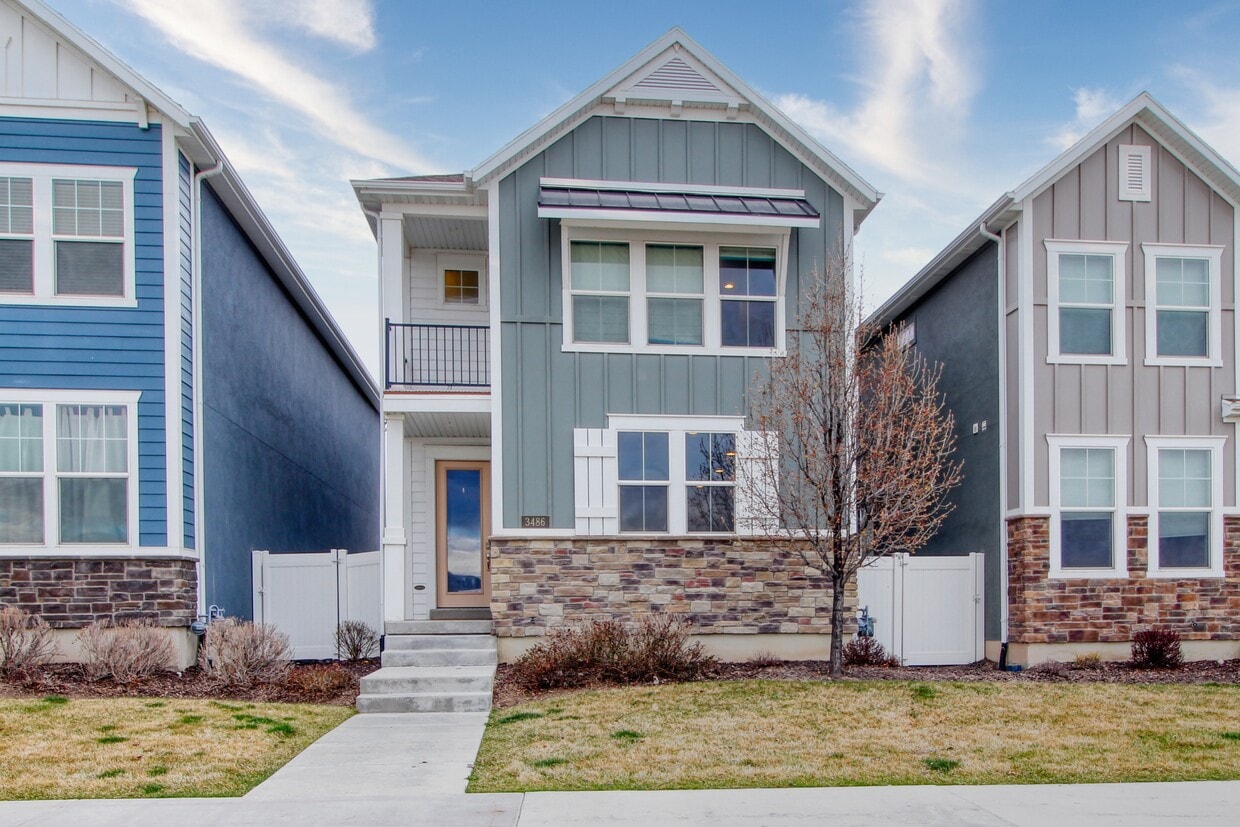 Primary Photo - 3486 W Waterbury Dr