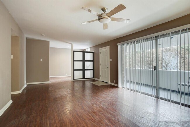Foto del edificio - 513 S Post Oak Ln