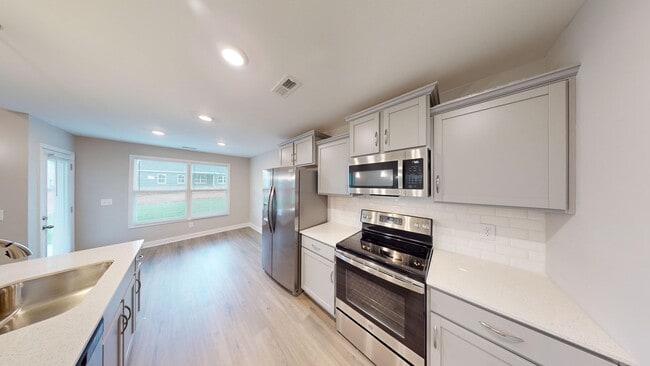 Foto del edificio - Luxury Ranch-Style Home with Open Concept, Large Eat In Kitchen, Primary Suite and Stylish Finishes