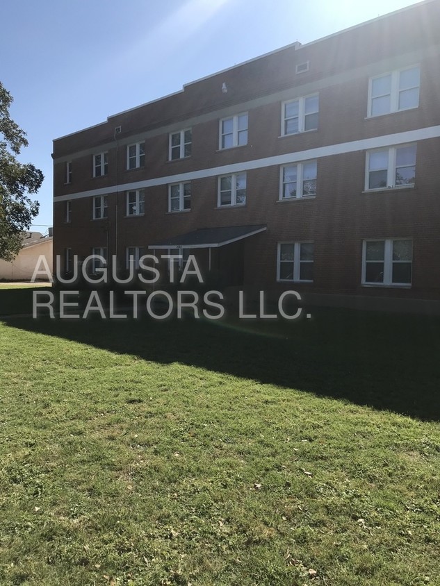 Foto principal - 2083 N 2nd St