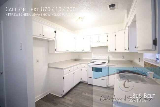 Building Photo - 3 bed / 1.5 bed house, carport, dining and...