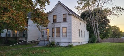 Building Photo - 628 25th St