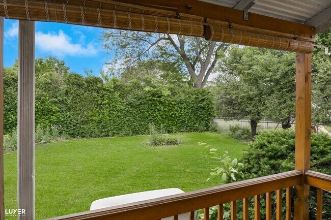 Foto del edificio - 8924 Oleander Ave