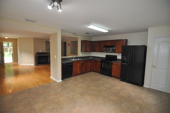Building Photo - 1414 Blue Eagle Way E