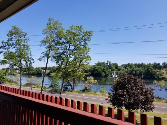 Vista al agua - Brynnington