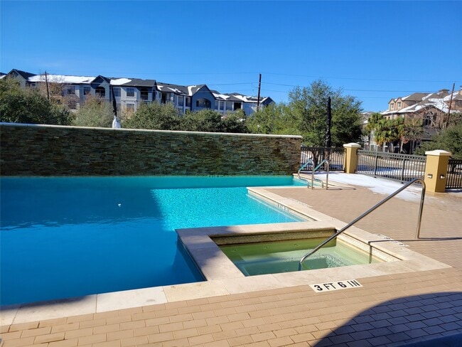 Building Photo - 7575 Kirby Dr