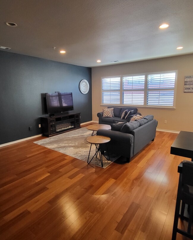 Photo - 1205 Beaconsfield Ln (Arlington, TX) Townhome