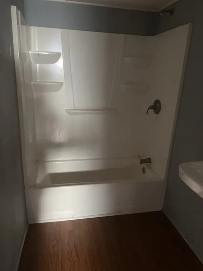 Building Photo - 3 Bedroom 1.5 Bathroom