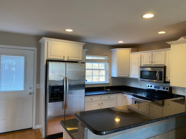 Foto del edificio - 182 Montvale Rd