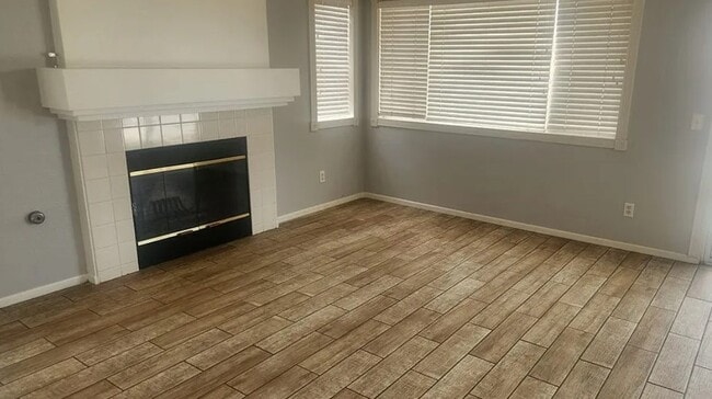 Building Photo - 15430 Amber Pointe Dr