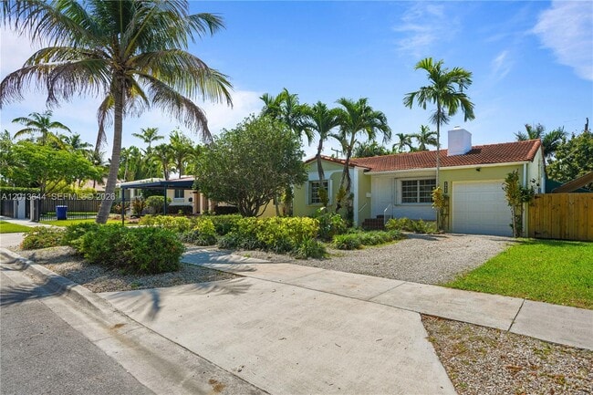 Building Photo - 2460 SW 24th St