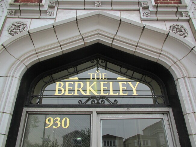 Building Photo - 930 Avenue C
