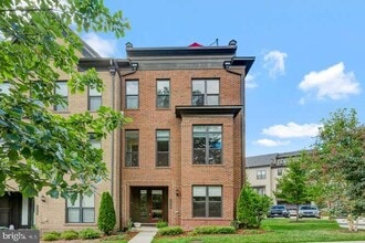 Building Photo - 12258 Sessile Commons