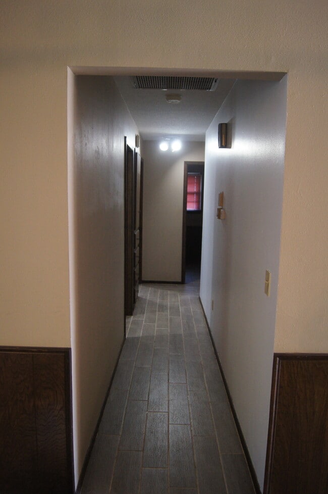 Building Photo - 1213 Frederick Dr