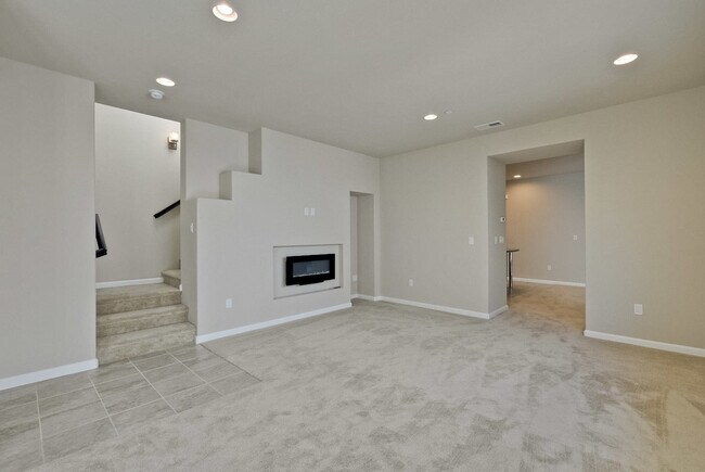 Building Photo - 630 Montage Cir
