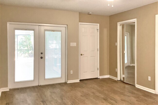 Building Photo - 11908 Cedarfield Dr