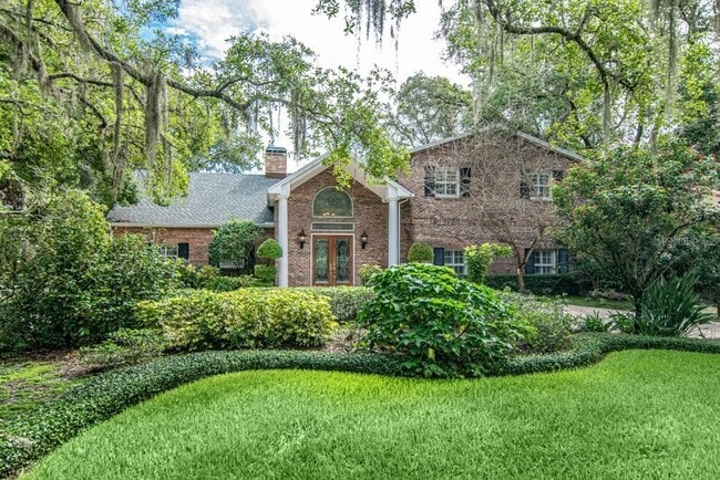 Foto del edificio - 16405 Avila Blvd