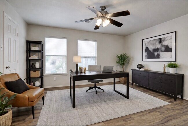 Foto del edificio - 7042 Plum Creek Terrace Ln